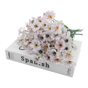Plante artificielle colorée en forme de marguerite pour décoration extérieure printemps-été, fausses plantes, arbustes artificiels, soyeux et durables pour la décoration de balcon et de jardin - Product Image 3