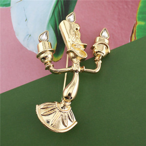 Nouvelle <span class=keywords><strong>belle</strong></span> <span class=keywords><strong>et</strong></span> <span class=keywords><strong>la</strong></span> bête chandelier Lumia plaqué or broche Corsage métal dame vêtements accessoires broche <span class=keywords><strong>Animal</strong></span> thème - Product Image 5