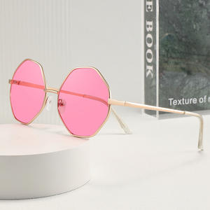 Lunettes de soleil polygonales à monture métallique tendance, verres PC UV400, couleurs bonbon unisexes pour la protection solaire et les tenues de voyage - Product Image 4