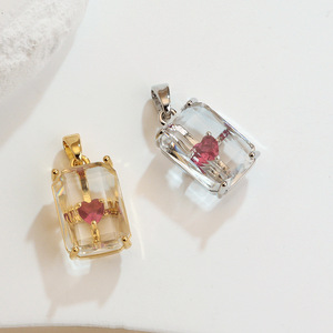 HD332 Nouveau Best-Seller Pendentif en Forme de Cœur Transparent Plaqué Or Laiton Charme Romantique pour Femmes Accessoire DIY - Product Image 3