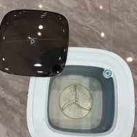 La mini machine à laver se pliante portative avec la capacité de lavage 6l intègre des fonctions de lavage et de déshydratation
