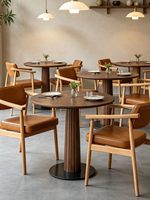 Ensemble table et chaises de restaurant rondes en bois massif de style médiéval avec porte-cartes pour 4 personnes, usage commercial, design vert personnalisable