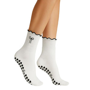 ถุงเท้ากันลื่น BiLu Cotton Grip Socks คุณภาพสูง พร้อมโลโก้สั่งทำพิเศษ ถุงเท้าพิลาทิสกันลื่น บรรจุภัณฑ์สวยงาม ถุงเท้าโยคะกันลื่น ดีไซน์เก๋ไก๋ ถุงเท้าโยคะผู้หญิงแบบมีระบาย - Product Image 2