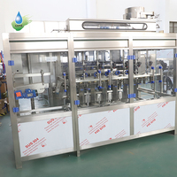 Ligne de remplissage et de bouchage automatique pour seaux et barils d'eau potable de 5 gallons (18,9 L, 20 L) avec rinçage, remplissage et bouchage