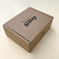 Logo imprimé personnalisé écologique Boîtes postales en carton ondulé Colis postaux pour vêtements Sous-vêtements Fourrure Expédition Logo personnalisé imprimé