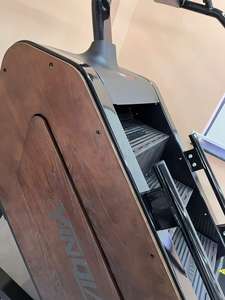 Machine d'escalade électrique motorisée d'intérieur avec LED et barrière en <span class=keywords><strong>bois</strong></span>, équipement de fitness commercial pour salle de sport à vendre - Product Image 4