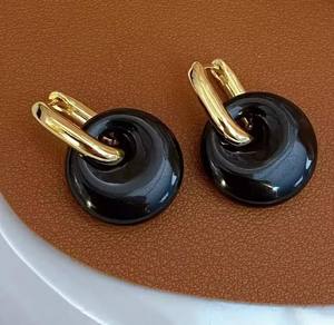 للبيع بالجملة أقراط خطاف فاخرة مطلية بالذهب عيار 18 قيراط أقراط متدلية من حجر الجمشت مستدير عصري من حجر الجمشت مع أحجار طبيعية - Product Image 3