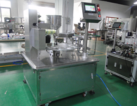 Machine de remplissage et de scellage pour contenant rotatif, pour crème glacée, pour emballer et sceller les tasses de yaourt ou gel ato