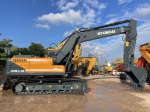 Excavadora Hyundai Robex 220LC-9s Usada de 22 Toneladas, Pocas Horas de Uso, Hyundai R220-9S R210-9S R210W-9S 305LC-9T de Segunda Mano para Trabajo Pesado - Product Image 3