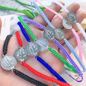 Pulseira Unissex Ajustável em Prata com Medalha de São Bento, Joia Religiosa com Nós Trançados - Product Image 2