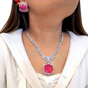 Ensemble collier et boucles d'oreilles tendance en argent plaqué zircon CZ chic pour femmes et filles, pour les mariages et les soirées - Product Image 2