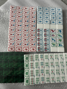 160 tuiles de mahjong américaines en acrylique, motif floral paon vintage, ensemble de jeu durable et portable pour 4 joueurs - Product Image 2