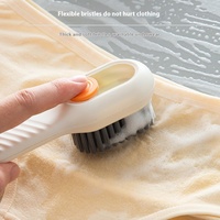 Brosse de nettoyage pour vêtements et chaussures Cedar Space compacte et légère avec détergent multi-usages, comprend une brosse et une tasse doseuse