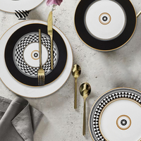 Ensemble d'assiettes en céramique noir-blanc-or d'inspiration Art déco Motifs géométriques pour une décoration de table de mariage élégante Attrayant