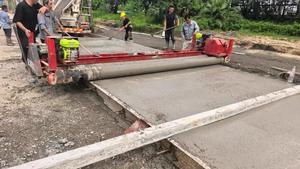 Moteur, composant essentiel de machine de construction intégrée pour le pavage routier et le nivellement du béton, provenant d'un finisseur routier - Product Image 6