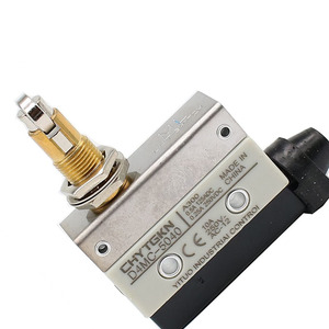 General Purpose <b>Switch</b> D4MC-5040 D4MC-1020 D4MC-5000 Snap Action Position <b>Sensor</b> 10A 250V - Product Image 2