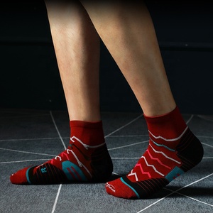 Chaussettes d'équipage athlétiques professionnelles pour hommes femmes cheville épaissie anti-dérapant <span class=keywords><strong>Badminton</strong></span> chaussettes de course personnalisables L/R - Product Image 2
