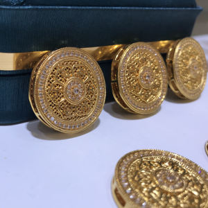 Colgante <span class=keywords><strong>de</strong></span> brújula con diseño <span class=keywords><strong>de</strong></span> loto en oro <span class=keywords><strong>de</strong></span> 18 quilates, se puede usar como <span class=keywords><strong>reloj</strong></span> con correa. 100% oro <span class=keywords><strong>de</strong></span> 18 quilates, unisex, diseño lujoso. - Product Image 2