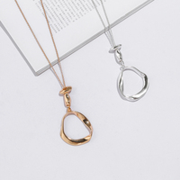 En gros Accessoires de Mode Simple de Forme Irrégulière Pendentifs Femmes Collier