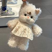 Peluche chaton mignon, jouet en peluche chat kawaii, fourrure bouclée douce, tissu en coton blanc, accessoires, design de robe, décoration de chambre