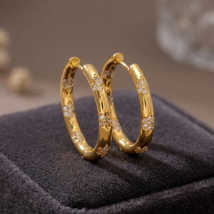 ต่างหูเงินแท้ 925 ประดับเพชร CZ สีขาว ดีไซน์ทันสมัยมาใหม่ - Product Image 2