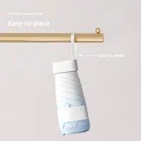 Le nouveau petit parapluie présente un motif dégradé et un style novateur. C'est un parapluie cadeau pour les femmes