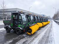 Garantie d'un an, moteur et chenilles robustes de 1106 kg, balayeuse à neige pour routes et rues, conception conviviale