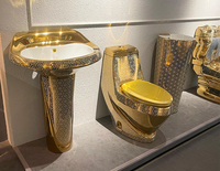 Salle de bain de luxe dorée Sanitaires Suite Wc Cuvette de toilette en céramique une pièce Ensemble de toilette en or avec lavabo sur pied