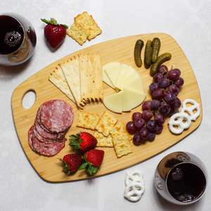 เขียงไม้ไผ่ เป็นมิตรกับสิ่งแวดล้อม ปลอดภัยสำหรับอาหาร พื้นผิวเรียบ เหมาะสำหรับใช้ในครัวเรือน สำหรับเตรียมผักและเนื้อสัตว์ ปลอดสารพิษ น้ำหนักเบา - Product Image 6