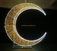 Décoration de Ramadan 2026, thème islamique du Moyen-Orient, ambiance festive et paisible, lumières LED 3D motif lune de 2 mètres pour l'Aïd