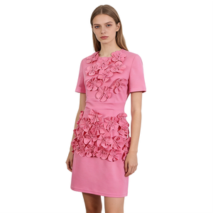 Estilo simple y elegante, minifalda a la cintura, novedad 2025, decoración floral tridimensional en patchwork, vestido corto con cuello redondo - Product Image 1