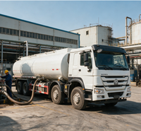 Camion-citerne Sinotruk Howo NX 8x4 12 roues pour distribution de carburant, citerne en acier au carbone, camion-citerne mobile pour distribution d'huile en carrière