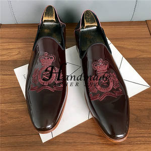 Nouvelles Chaussures Habillées Tendance Brodéées Montantes à Enfiler pour Hommes, Mocassins de Ville à Bout Pointu en Cuir Brillant Léger - Product Image 4