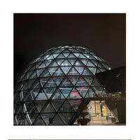 Services de conception et de construction architecturale pour les halls d'exposition et les centres de conférence en acier courbé
