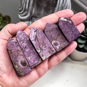 Venta al por mayor de Fanshi: Varita cuadrada de cristal curativo natural Purporita, torre de Stichtita morada profunda para decoración - Product Image 5