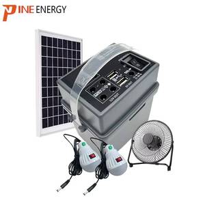 ระบบไฟส่องสว่างขนาดเล็ก 5-in-1 แบบออฟกริด พร้อมแผงโซลาร์เซลล์ 12W แบตเตอรี่ตะกั่ว-กรด พัดลมโลหะ และหลอดไฟ - พาวเวอร์แบงค์แบบพกพา - Product Image 1