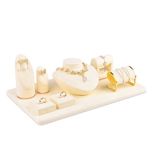 Support de présentation de bijoux moderne en velours recyclable Jinsky pour boucles d'oreilles, bagues, colliers, bracelets, avec options personnalisées - Product Image 1