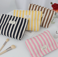 Grande trousse de toilette de voyage rayée pour femmes, sac de rangement en seersucker, pochette de maquillage pour filles, sac à main