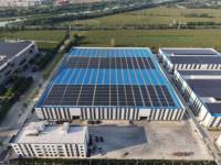 Structure en acier sur mesure, entrepôt préfabriqué, atelier industriel, hangar métallique, usine de production et de transformation