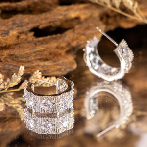 Pendentif en argent plaqué électrolytiquement en forme de C, style bohème, boucles d'oreilles pour femmes, zircon, mode haut de gamme, niche, pour les trajets quotidiens - Product Image 1