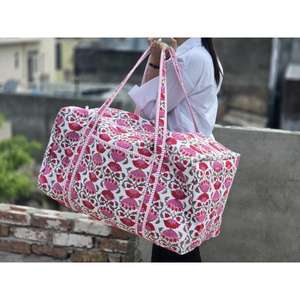 Bolsa de Lona Acolchada de Algodón Hecha a Mano, Ligera, Duradera, con Interior Espacioso, Elegante Estampado de Bloques, Perfecta para Viajes de Fin de Semana y Gimnasio - Product Image 4