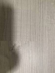 Suelo Vinílico SPC PVC Impermeable con Sistema de Clic, Durabilidad de 20 Años para Uso Residencial y 10 Años para Uso Comercial, Certificado CE - Product Image 2