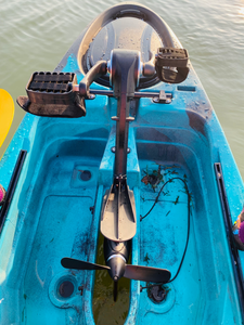Kayak de pêche professionnel à moteur pour la mer avec gouvernail - Product Image 2