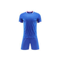 Maillots de football moins chers et prêts à être expédiés en stock, avec impression de logo personnalisé et options de numéros de joueur pour les équipes et les événements