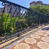 Balustrade décorative de luxe en aluminium moulé pour villa, balcon et cour, finition thermolaquée