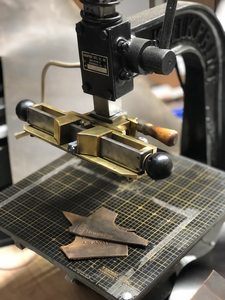 <span class=keywords><strong>กระเป๋า</strong></span>สตางค์บัตรเครดิตแบบมินิมอลส่วนบุคคล <span class=keywords><strong>กระเป๋า</strong></span>สตางค์หนังแท้แบบพับสองตอน สำหรับผู้ชาย ของขวัญ - Product Image 6