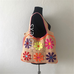Haute qualité <span class=keywords><strong>Crochet</strong></span> marguerite <span class=keywords><strong>sac</strong></span> grand-mère carré fleur <span class=keywords><strong>sac</strong></span> fleur transporter <span class=keywords><strong>sac</strong></span> à bandoulière <span class=keywords><strong>Crochet</strong></span> bobo fourre-tout - Product Image 3