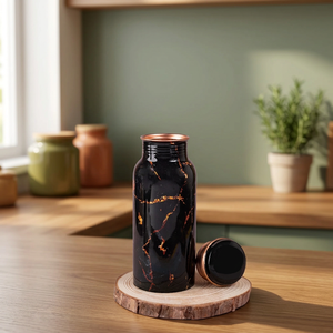 Botella de Agua de Cobre Negra con Diseño de Vetas Doradas, Ecológica, Portátil, para Viajes - Product Image 1