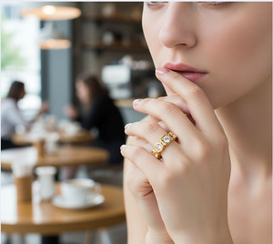 Anillo de Eternidad Geométrico de Oro Amarillo con Moissanita, Engaste de Bisel, Corte Brillante Redondo, Joyería Clásica Unisex para Boda - Product Image 3