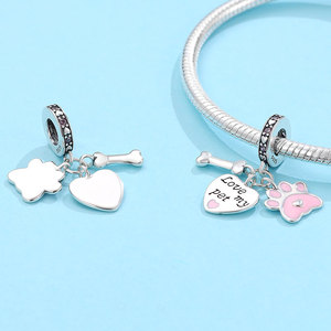 Colgante Triple de Plata S925 con Diseño de Hueso de Perro y Huella Grabada, Corazón y Circonitas Rosas, Joyería para Amantes de Mascotas - Product Image 2